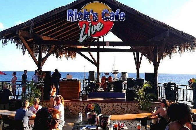 3 to 5 Hour Private Herbal Tour Shopping and Dinner at Ricks Cafe - What the $120 price means for value