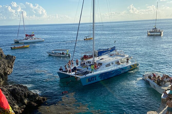 4 Hours Party Boat Catamaran Cruise in Negril - Who will enjoy this four-hour outing most