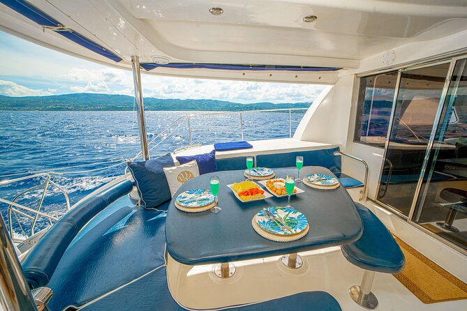 4hr Private Luxury Yacht with Snorkeling, DJ, Bar, Food - Cruising the Jamaican coast by catamaran