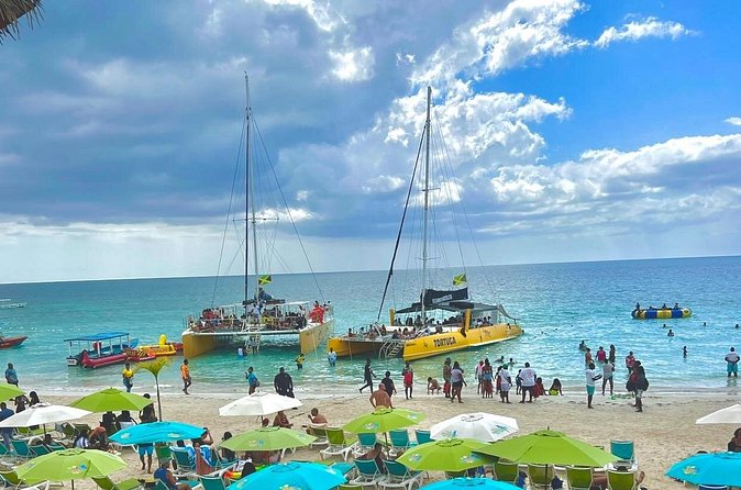 7 Mile Beach Party Catamaran Cruise with Snorkeling & Ricks Cafe - Why this Negril combination tour works