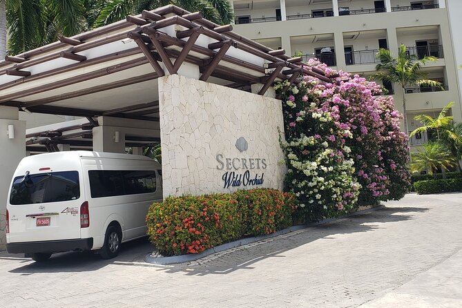 A "Private" Airport Transfer to any Resort in Montego Bay - Meeting the driver and handling luggage