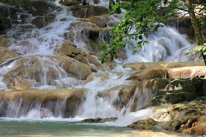 Action Pack Combo: Blue hole, river tubing and Dunn's River Falls - Floating the White River by tube