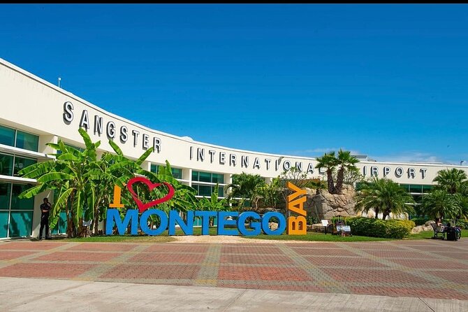 Airport Private Round Trip Transportation - The 30-minute ride to your hotel