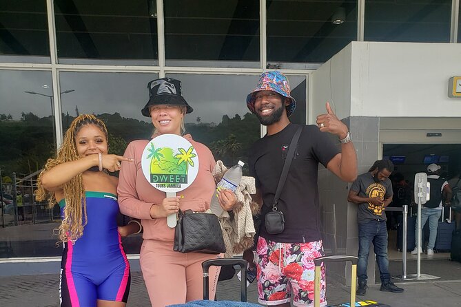Airport Transfer Montego Bay: Riu Montego / Reggae / Palace - What the resort arrival is like