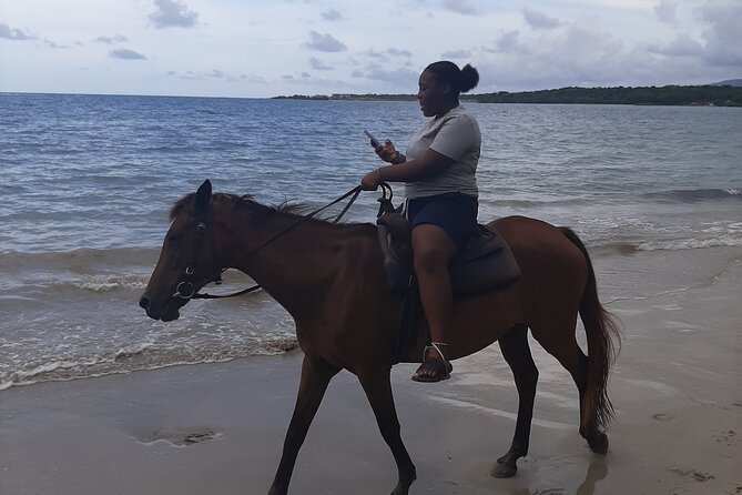 Aqua Fun Tours Dunns Falls, River Tubing and Horse Back - Floating the White River for 45 minutes