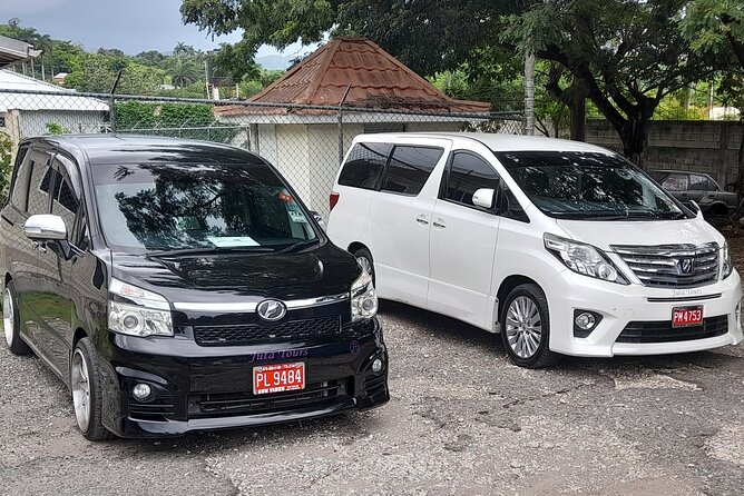 Bahia Principe Grand Jamaica Private Airport transfer - Meeting the driver and handling luggage