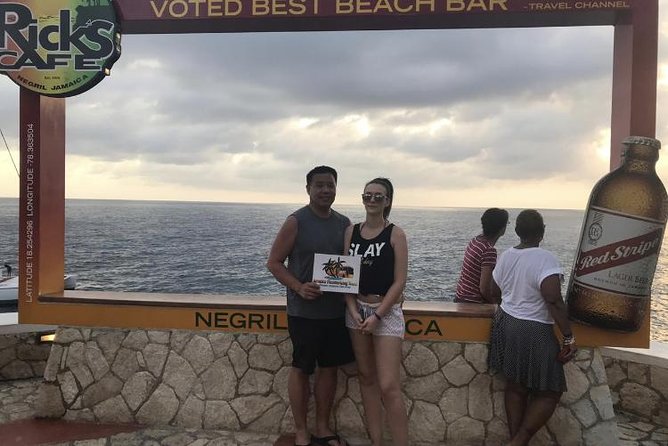 Bamboo Rafting and Limestone Foot Massage with Ricks Cafe Private Tour - Rick’s Cafe and the cliff-jumping spectacle