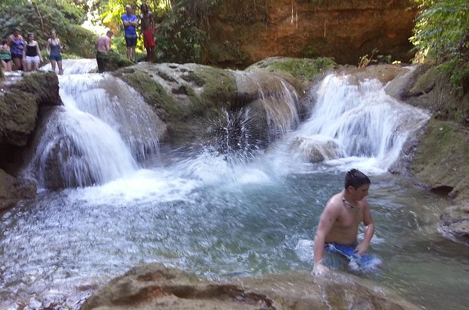 Blue Hole Adventure from Falmouth - A private minivan changes the value calculation