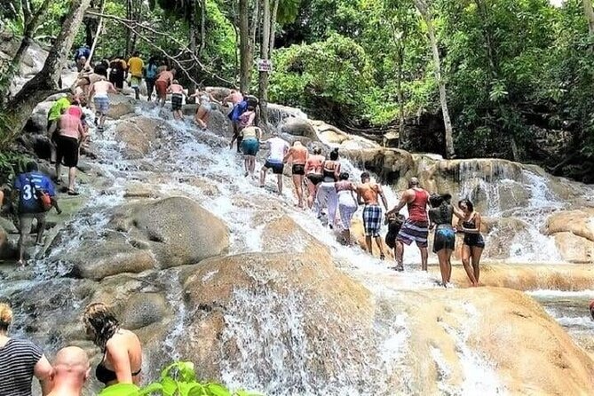 Blue Hole and Dunn's River Falls from Ocho Rios - Two Jamaican waterfalls, two very different moods