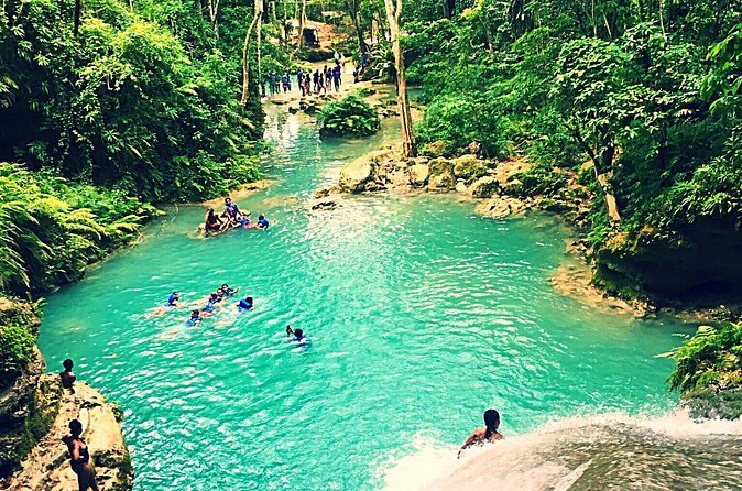 Blue Hole and Horseback Riding and Shopping - How the private format affects the experience