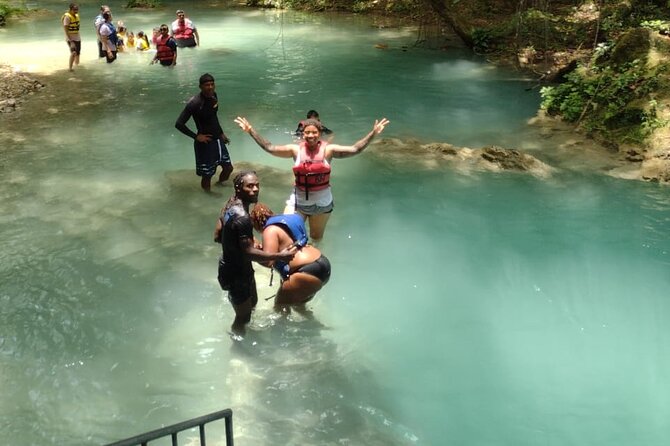 Blue Hole and Shopping in Ocho Rios Jamaica - Lunch and sightseeing options