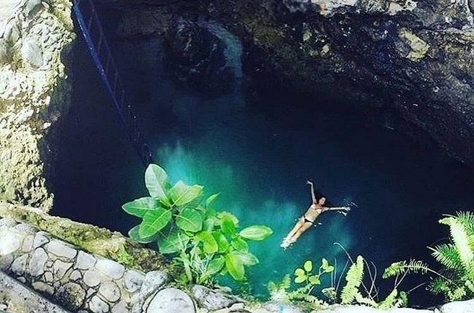 Blue Hole Mineral Spring and Rick's Cafe - A sensible way to plan the day