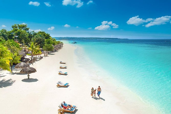Blue Hole Mineral Spring, Ricks Cafe, 7 Mile Beach and Shopping Private Tour - What the Six to Nine Hours Feel Like