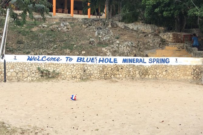 Blue Hole Mineral Springs, Rick's Café, and Shopping Combo Tour - Why the private driver makes the difference