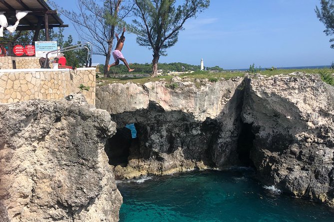Blue Hole Mineral Springs, Rick's Café, and Shopping Combo Tour - Who will enjoy this day most
