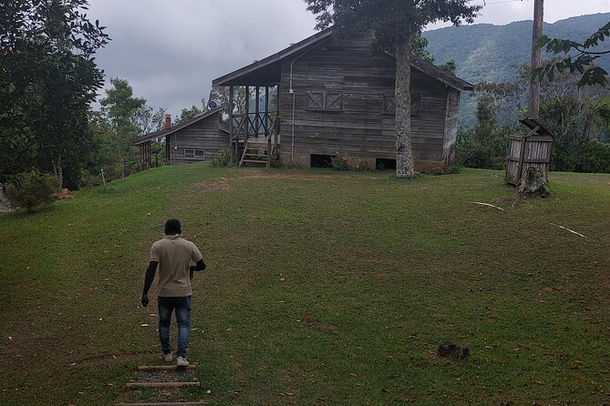 Blue Mountain Sight-Seeing & Nature Trail Hike with Private Guide - Irish Town, a brief look at mountain life