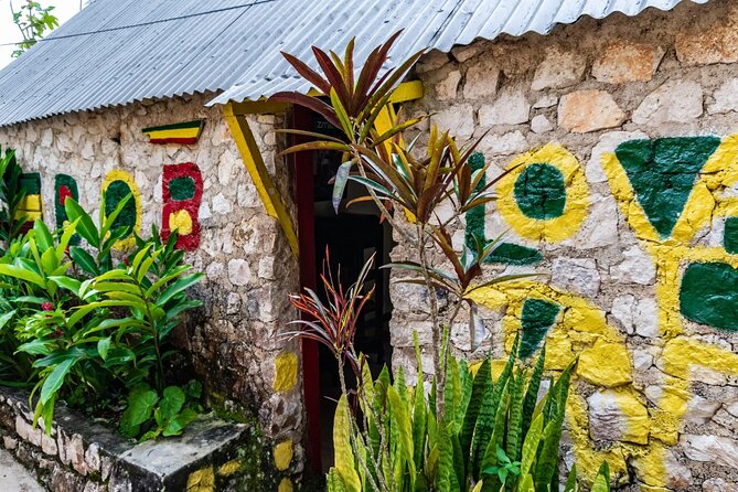 Bob Marley Nine Miles, sightseeing and local food and fruit stop - The drive from Montego Bay into Jamaica’s interior