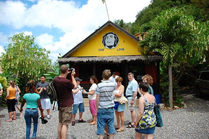 Bob Marley Nine Miles, sightseeing and local food and fruit stop - Seeing the mausoleum and Bob Marley’s final resting place
