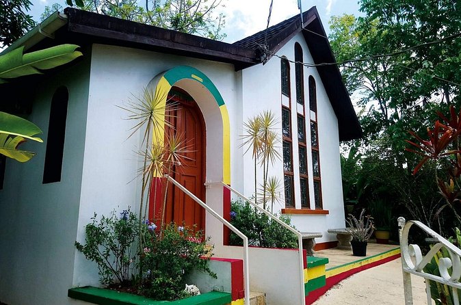 Bob Marley Nine Miles, sightseeing and local food and fruit stop - Sightseeing, local food, and the fruit stop