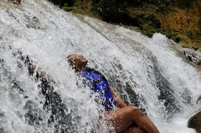 Chuck Norris Secret Falls/Blue Hole - Swimming, cliff jumps, and the Tarzan rope
