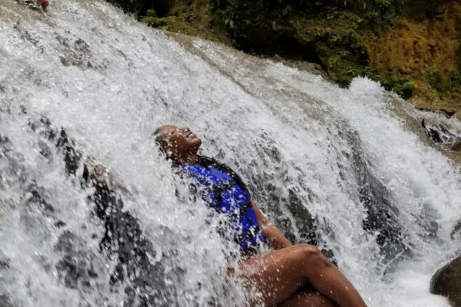 Chuck Norris Secret Falls/Blue Hole - Climbing up the cascades