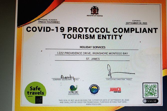 Club Mobay VIP Lounge Access and Round-Trip Airport Transfer - The departure lounge is the stronger half