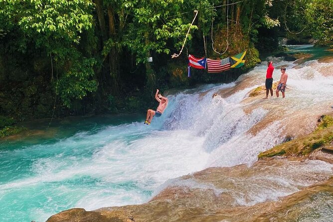 Combo Tour Dunn's River Falls and BlueTour from falmouth - The ride from Falmouth in an air-conditioned minivan