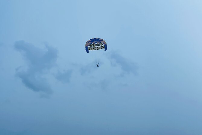 Customized Parasailing & JET-SKI - Getting started on the jet ski