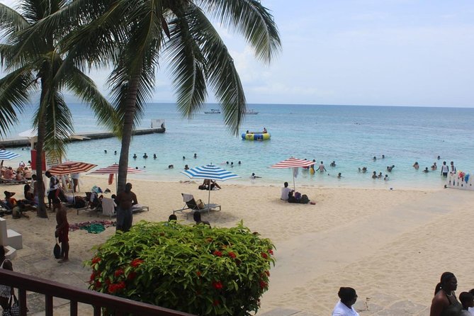 Doctor's Cave Beach and Shopping - The Hip Strip, shopping with a firm budget