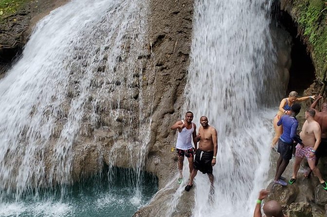 Dunn's River and Blue Hole Tour from Ocho Rios - Packing advice for a wet morning