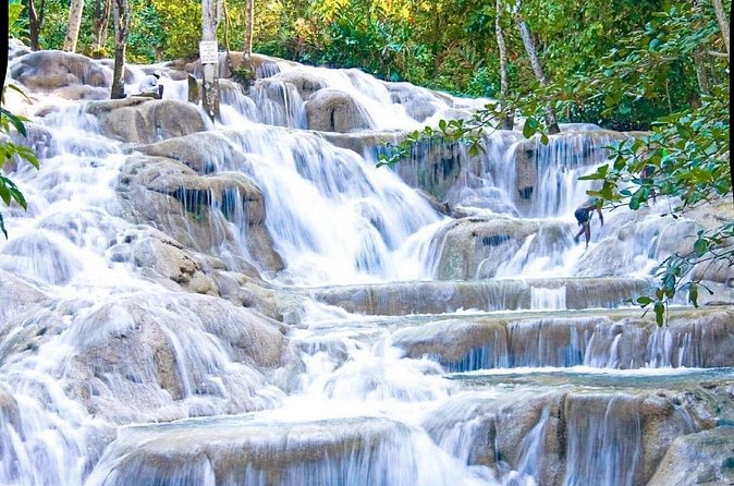 Dunn's River Falls and Park Tour with Zip Line from Montego Bay - Practical preparation for the waterfall climb