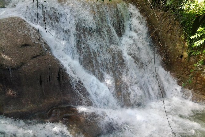 Dunn's River Falls excursion from Montego Bay - Climbing the falls without overestimating the challenge
