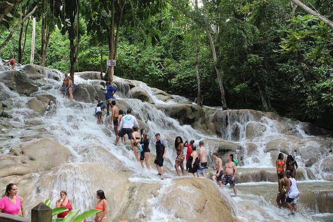 Dunn's River Falls Jamaica/Montego Bay/Falmouth - Climbing the 183-meter cascade