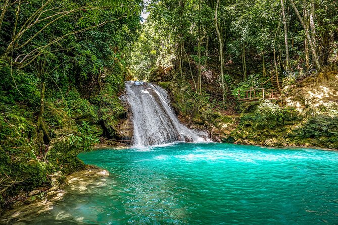Dunns River Falls and Blue Hole Ocho Rios - Two Jamaican waterfalls, two very different moods