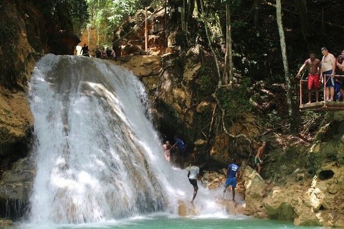 Dunns River Falls and Blue Hole Ocho Rios - Dunn’s River Falls: climbing a 600-foot natural staircase