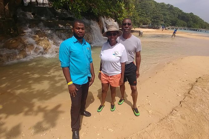 Dunns River Falls Scenic Tour - Jerk lunch after the climb