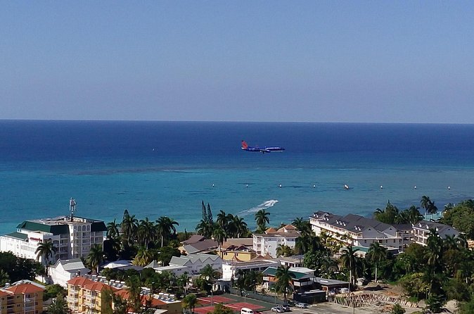 EXCLUSIVE AIRPORT / CRUISE PORT TRANSFER 1-4 Pax - Who will get the most from this transfer