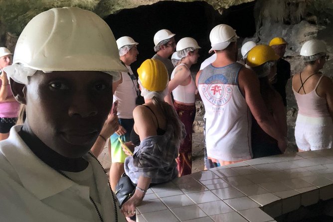 Explore Montego Bay Jamaica Private Tour to Green Gratto Cave - Queen’s Monument and Columbus Park add context