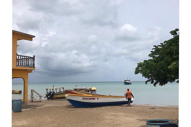 Floyd's Pelican Ocean Bar Private Tour with Transportation - Guide commentary and the view along the way