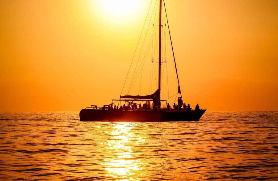 From Montego Bay/Falmouth: Negril Beach Catamaran Cruise - Rick’s Cafe and the cliff-jumping show