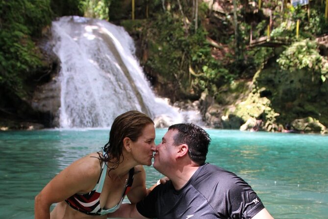 Full-Day Tour of Blue Hole and Dunn's River Falls, Including Fees - What private transport adds to the day