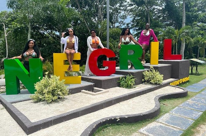 Full Day Tour of Negril Beach: Margaritaville & Rick's Cafe Live - Why the private format changes the day