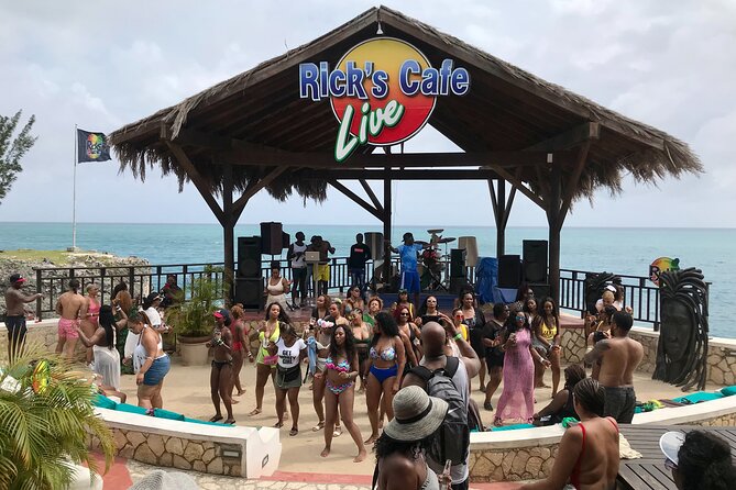Full Day Tour of Negril Beach: Margaritaville & Rick's Cafe Live - Seven Mile Beach and its famous white sand