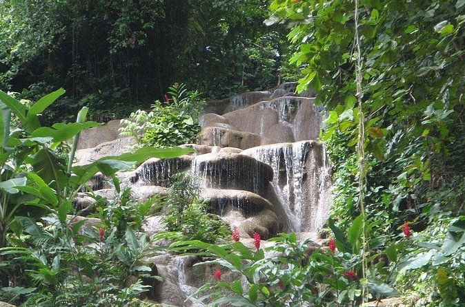 Fun tour for kids with River tubing and Konoko Falls - Why the two stops work well together