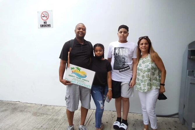 Grand Palladium Jamaica & Lady Hamilton MBj Airport Transfer - Meeting your representative at Montego Bay Airport