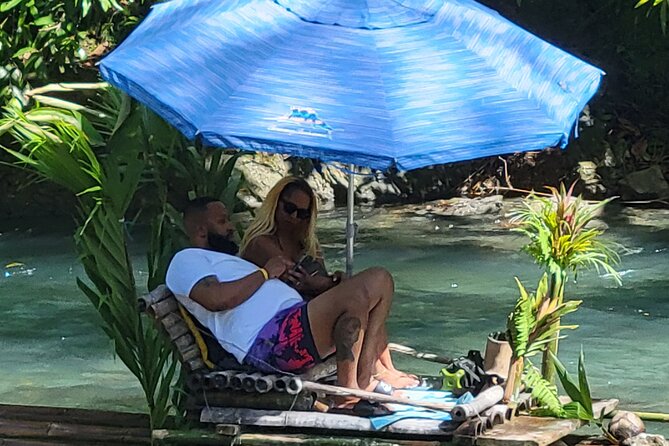 Great River Bamboo Rafting & hipstrip Tour - A short outing with a clear Jamaican contrast