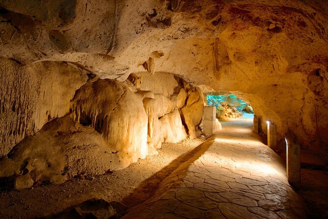 Green Grotto Caves and Dunn's River Falls Guided Tour with Admission - Two very different sides of Jamaica in one day