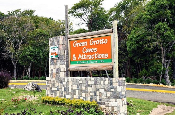 Green Grotto Caves Excursion from Ocho Rios - Shopping time after the caves