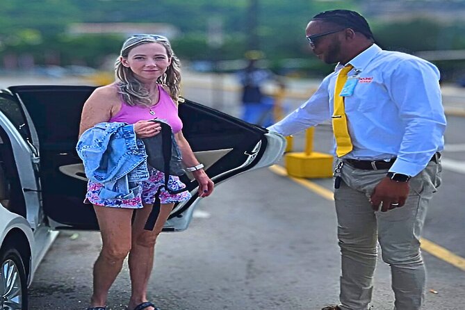 Group Private Kingston Airport Transfers (4 - 9 Persons) - Leaving Norman Manley Airport without the taxi queue