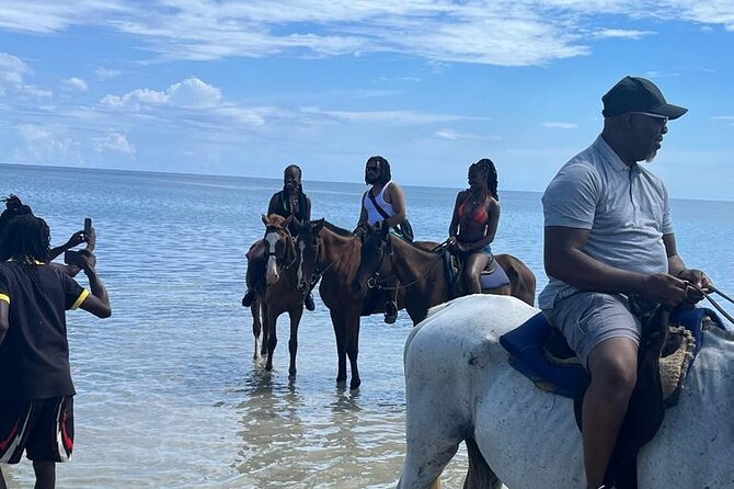 Horseback Riding in the Ocean from Ocho Rios & Runaway Bay - The five-minute ride to the beach